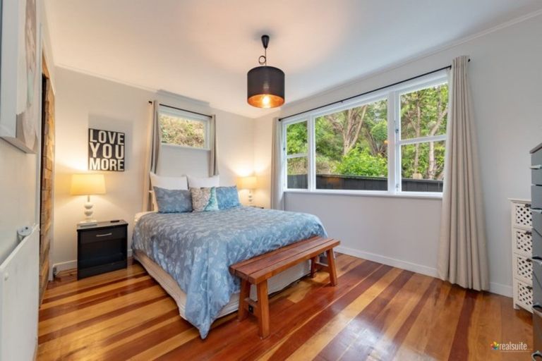 Photo of property in 16 Manor Drive, Stokes Valley, Lower Hutt, 5019