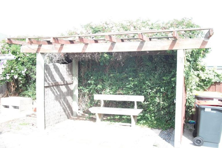 Photo of property in 160 Wainoni Road, Avondale, Christchurch, 8061