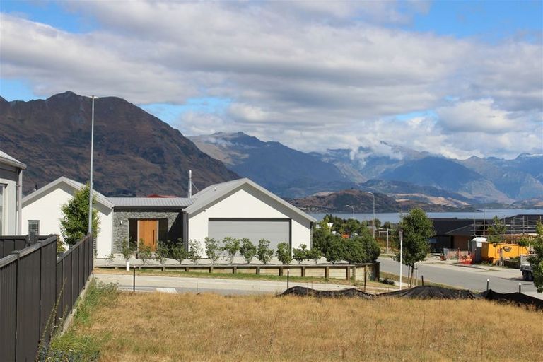 Photo of property in 1 Scurr Terrace, Wanaka, 9305