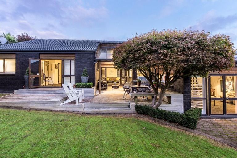 Photo of property in 12 Juliet Place, Forrest Hill, Auckland, 0620