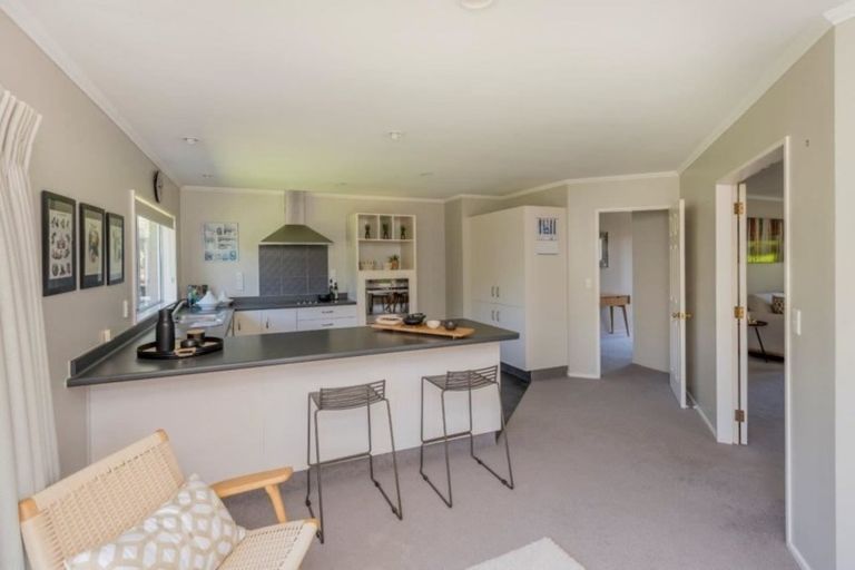 Photo of property in 9 Papawai Grove, Waikanae, 5036