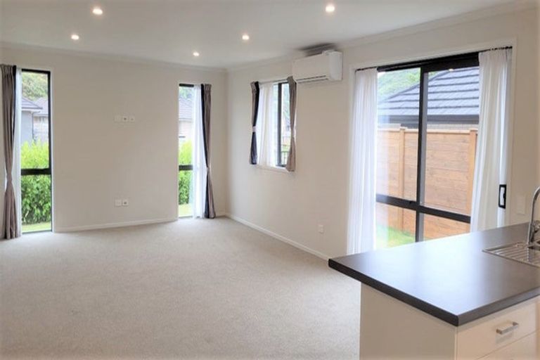 Photo of property in 1 Grapnel Lane, Whitby, Porirua, 5024