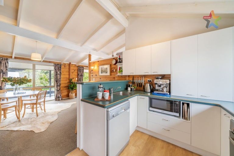 Photo of property in 8 Chestnut Grove, Maungaraki, Lower Hutt, 5010