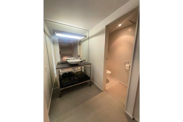 Photo of property in Beau Port Apartments, 30 The Crescent, Roseneath, Wellington, 6011