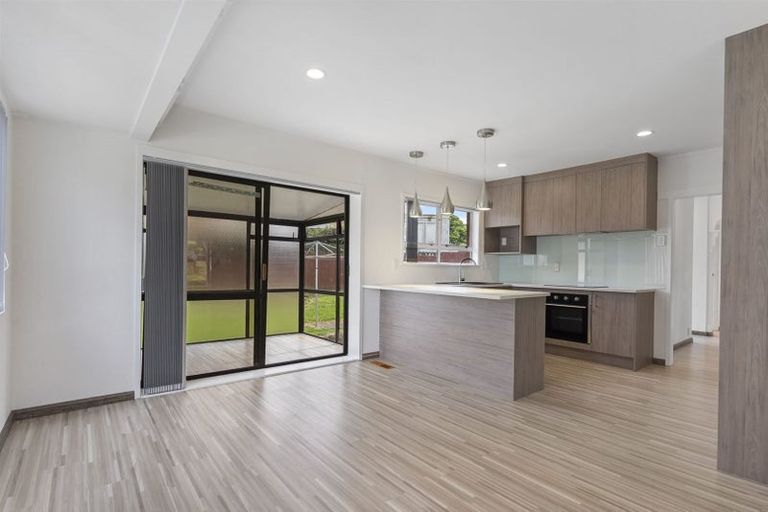 Photo of property in 176 Edmonton Road, Te Atatu South, Auckland, 0610