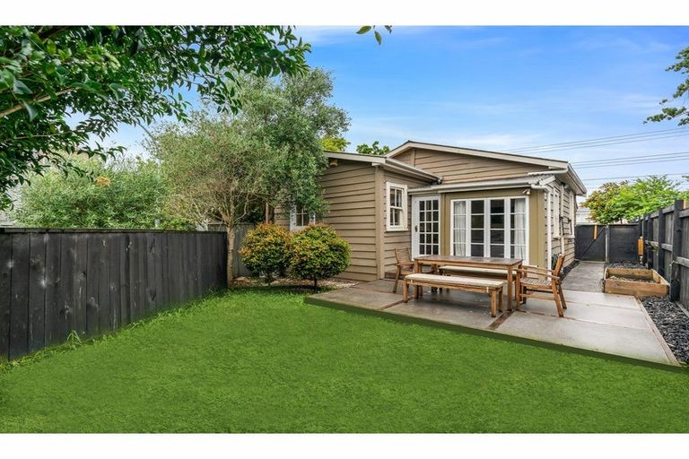 Photo of property in 437 West Coast Road, Glen Eden, Auckland, 0602