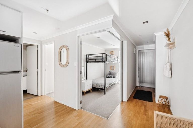 Photo of property in Algarve Apartments, 213/332 Maunganui Road, Mount Maunganui, 3116