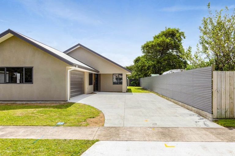 Photo of property in 1 Douglas Street, Hawera, 4610
