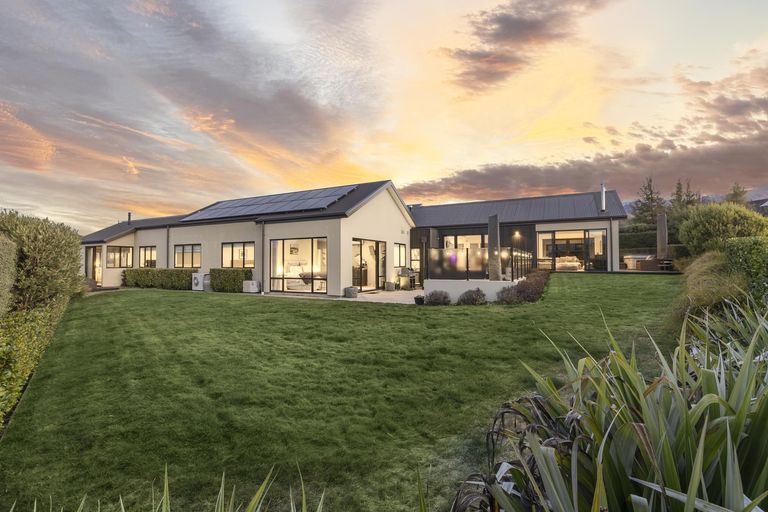 Photo of property in 47 Minaret Ridge, Wanaka, 9305