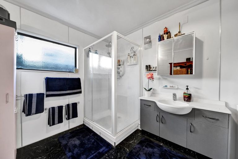 Photo of property in 84 Pioneer Road, Moturoa, New Plymouth, 4310