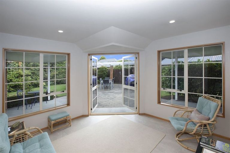 Photo of property in 10 Tavistock Place, Russley, Christchurch, 8042