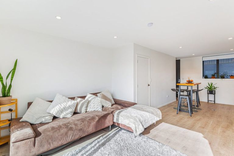 Photo of property in 2/12 Tawa Road, Te Atatu Peninsula, Auckland, 0610