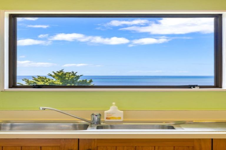 Photo of property in 258 Whangaparaoa Road, Red Beach, 0932