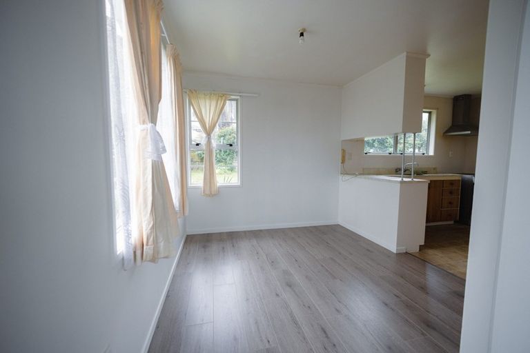 Photo of property in 14 Granville Drive, Massey, Auckland, 0614