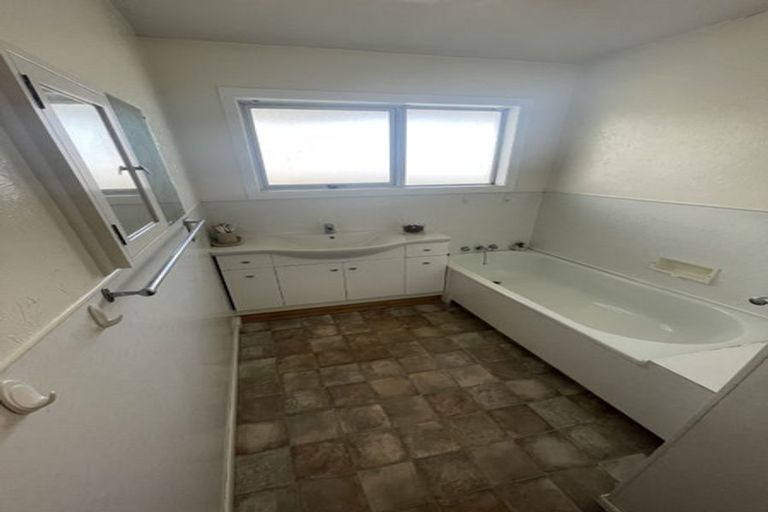 Photo of property in 1/77 Memorial Avenue, Ilam, Christchurch, 8053