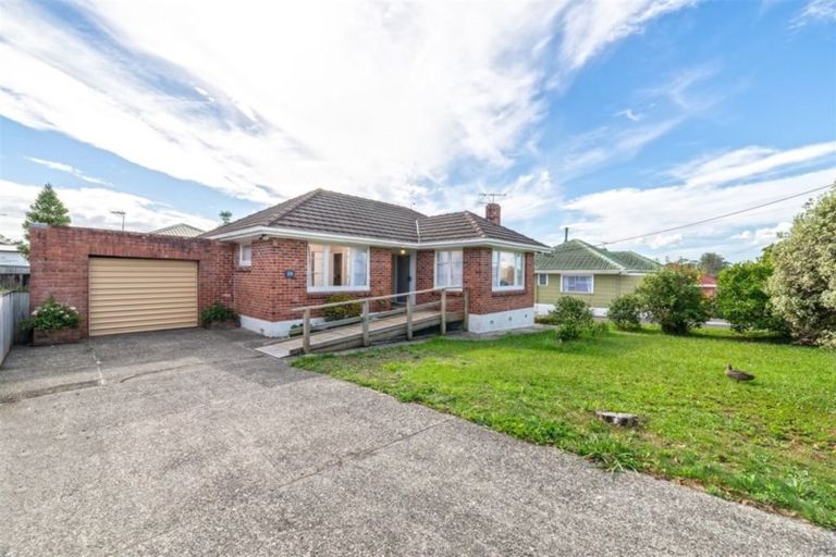 Photo of property in 24 Koromiko Street, New Lynn, Auckland, 0600