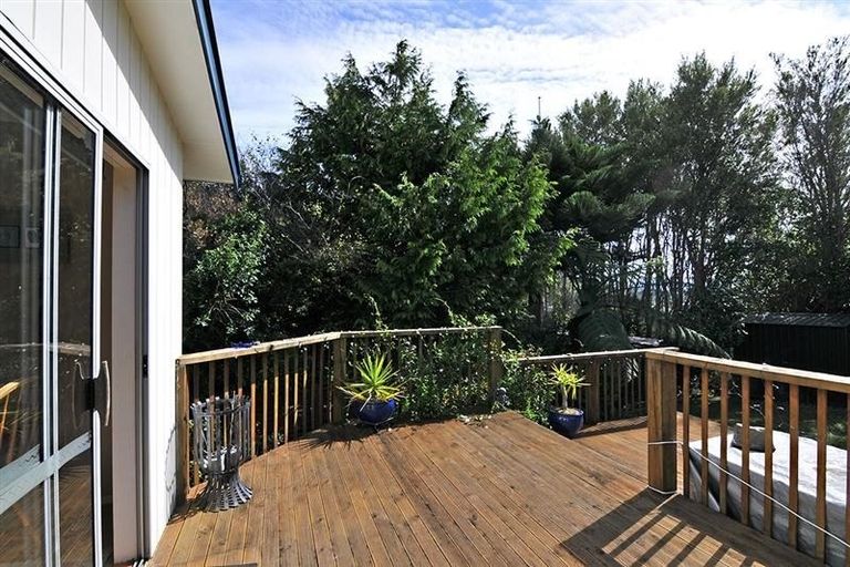 Photo of property in 15 Westhaven Drive, Tawa, Wellington, 5028