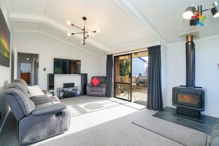 Photo of property in 15 Queen Street, Otautau, 9610