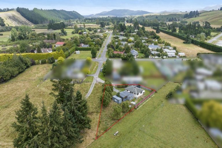 Photo of property in 39 Cross Street, Coalgate, 7673