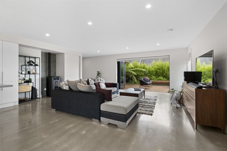 Photo of property in 67 Ruapehu Drive, Fitzherbert, Palmerston North, 4410