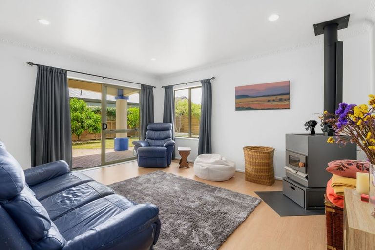 Photo of property in 61 Nielsen Gardens, Rototuna, Hamilton, 3210