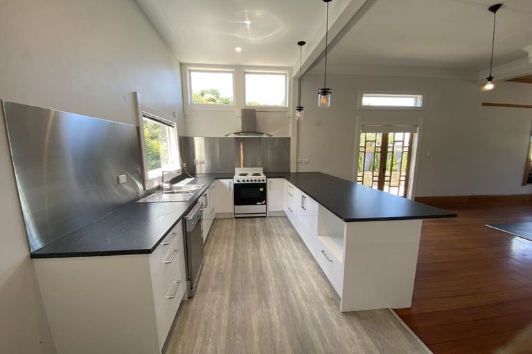 Photo of property in 12 Chaucer Road, Hospital Hill, Napier, 4110