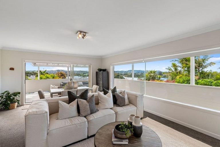 Photo of property in 41 Pohutukawa Avenue, Red Beach, 0932