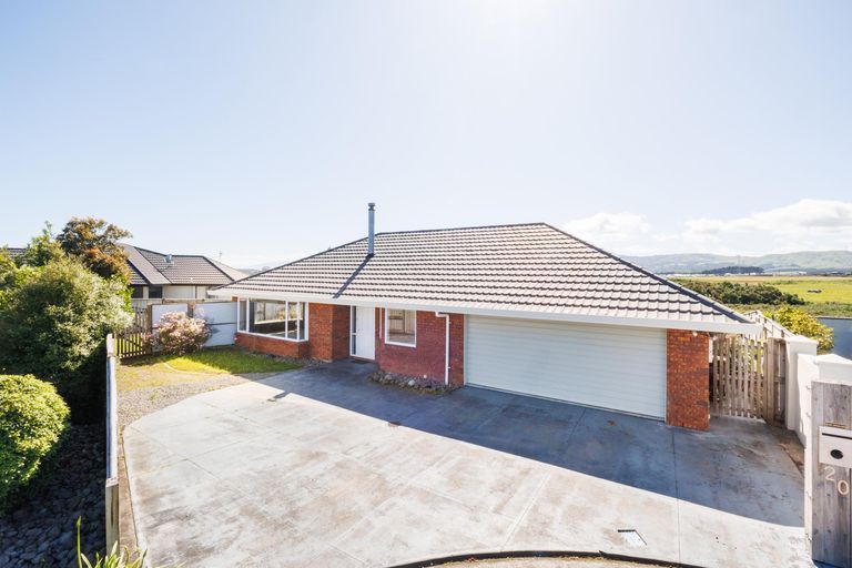 Photo of property in 20 Johnstone Drive, Fitzherbert, Palmerston North, 4410