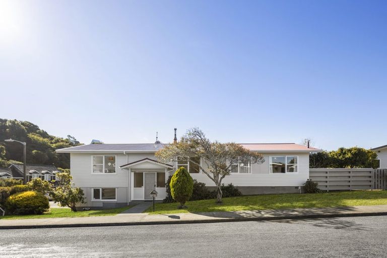 Photo of property in 1 Cranwell Street, Churton Park, Wellington, 6037