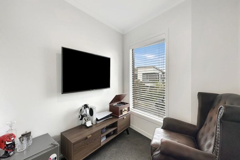 Photo of property in 12 Eyton Kay Road, Hobsonville, Auckland, 0616