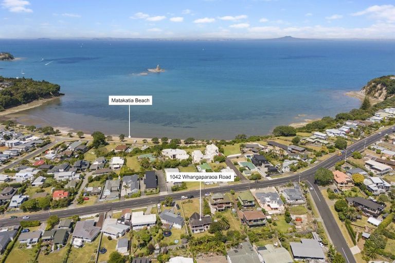 Photo of property in 1042 Whangaparaoa Road, Tindalls Beach, Whangaparaoa, 0930