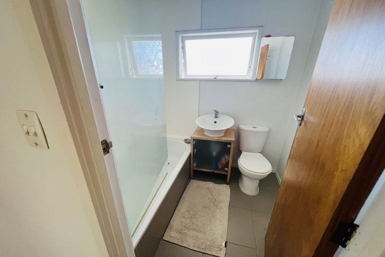 Photo of property in 18a Agincourt Street, Glenfield, Auckland, 0629