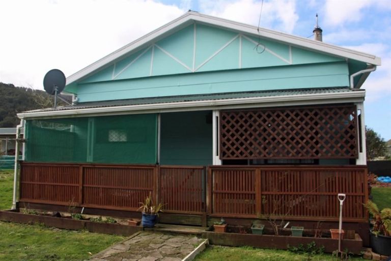 Photo of property in 13 Stafford Street, Blackball, 7804