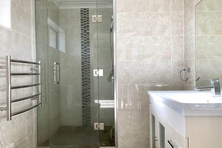 Photo of property in 16 Midhurst Avenue, Henderson, Auckland, 0612