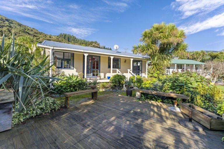 Photo of property in 1695 Queen Charlotte Drive, Linkwater, Picton, 7281