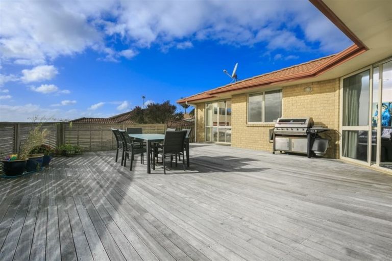 Photo of property in 39 Bluebird Crescent, Unsworth Heights, Auckland, 0632