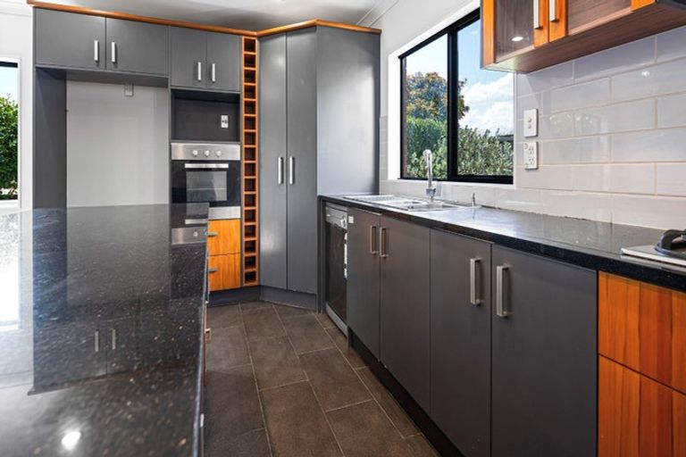 Photo of property in 35 Kestev Drive, Flat Bush, Auckland, 2016