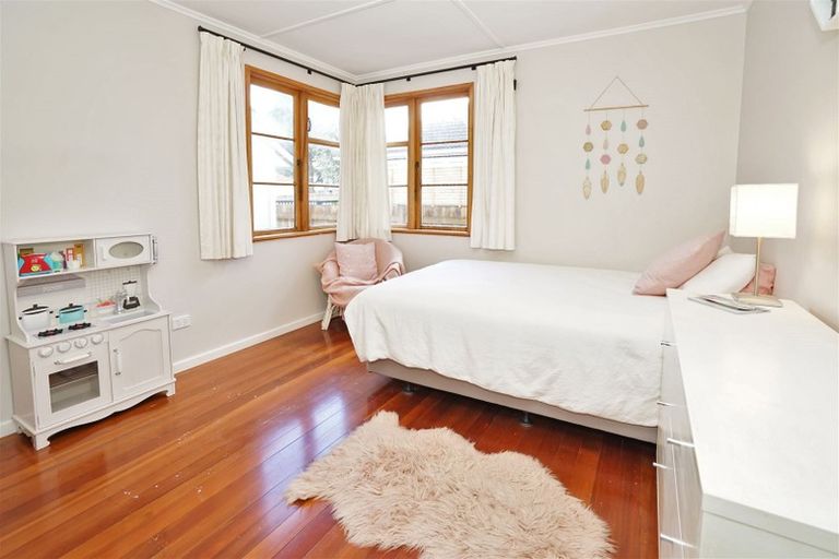 Photo of property in 5 Moule Place, Fairfield, Hamilton, 3214