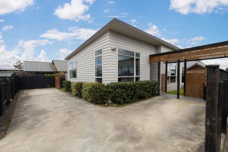 Photo of property in 10 Hereford Street, West End, Palmerston North, 4410