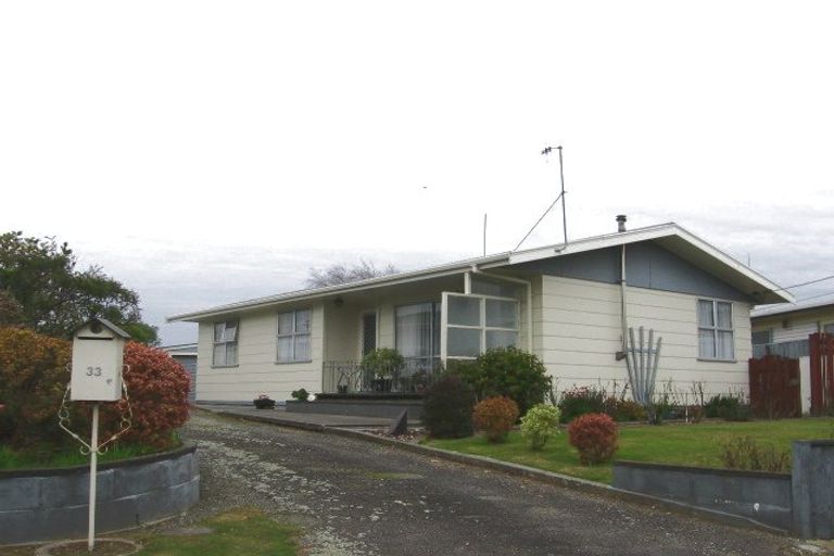 Photo of property in 33 Tararua Terrace, Cloverlea, Palmerston North, 4412