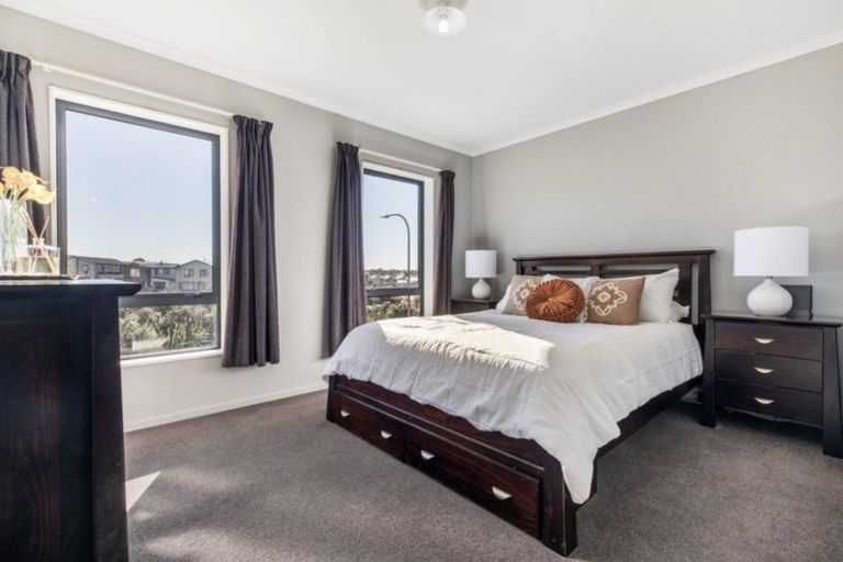 Photo of property in 41 Becker Drive, Weymouth, Auckland, 2103