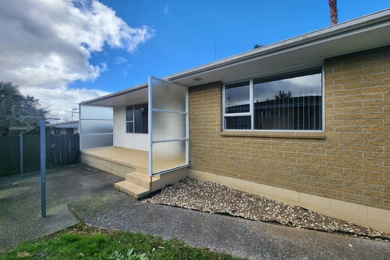 Photo of property in 1/191 Don Buck Road, Massey, Auckland, 0614