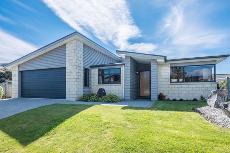 Photo of property in 25 Consort Close, Paraparaumu Beach, Paraparaumu, 5032