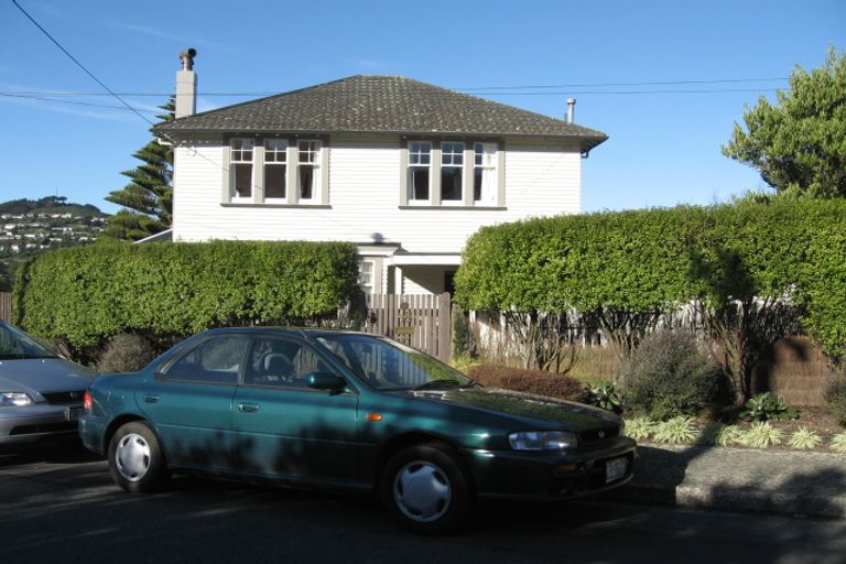 Photo of property in 18 Homewood Crescent, Karori, Wellington, 6012