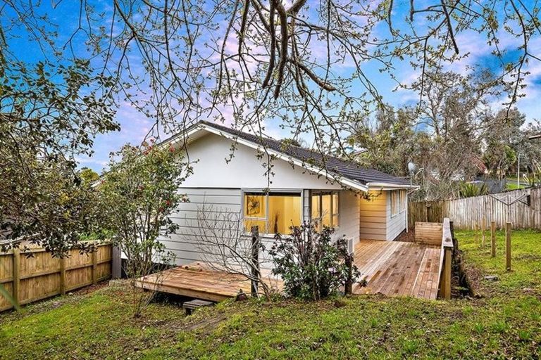 Photo of property in 3 Shale Avenue, Massey, Auckland, 0614