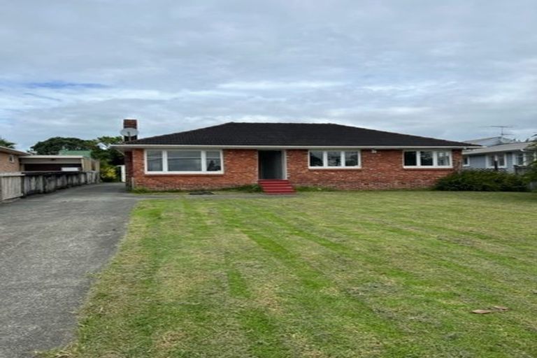 Photo of property in 4 Amberley Avenue, Te Atatu South, Auckland, 0610