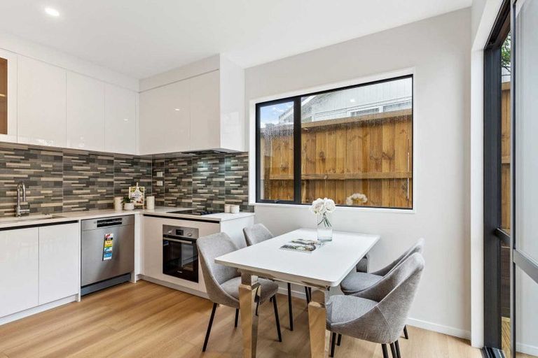 Photo of property in 78e Kelman Road, Kelston, Auckland, 0602