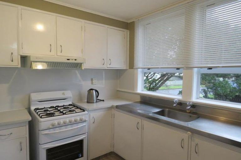 Photo of property in 19 Cook Street, Marfell, New Plymouth, 4310