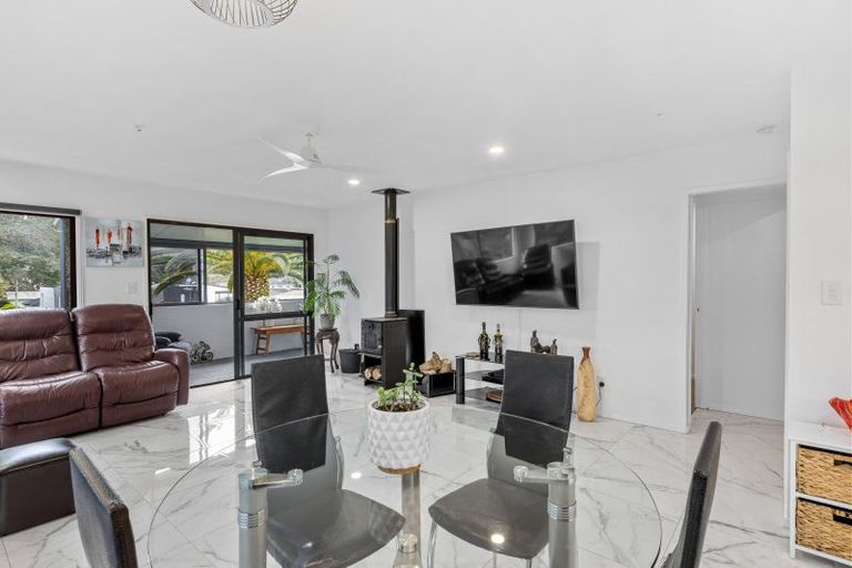 Photo of property in 15e Puriri Avenue, Orewa, 0931