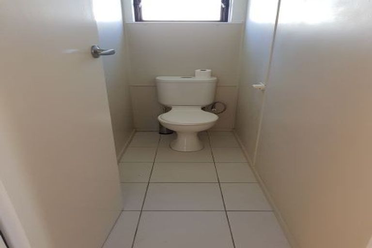 Photo of property in 114 Archers Road, Glenfield, Auckland, 0629